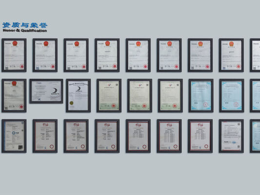 D4 مصباح LED مقاوم للرطوبة مع طاقة DIP قابلة للتبديل و 3CCT حلقة في الخروج السلك 3 * 1.5 / 2.5mm2 أو 5 * 1.5 / 2.5mm2 كابل من خلال مناسبة للورش والمستودع
