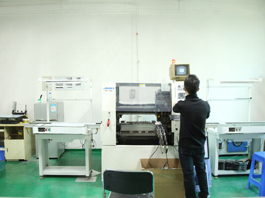 مصباح LED مقاوم للرطوبة D4 مع ما يصل إلى 160 LPW DIP Power/3CCT/تغيير 3 مراحل 1SKU=12SKU صديق لحل مثالي للعديد من التطبيقات مثل مواقف السيارات والمصانع.