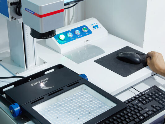 مصباح LED مقاوم للرطوبة D4 مع ما يصل إلى 160 LPW DIP Power/3CCT/تغيير 3 مراحل 1SKU=12SKU صديق لحل مثالي للعديد من التطبيقات مثل مواقف السيارات والمصانع.