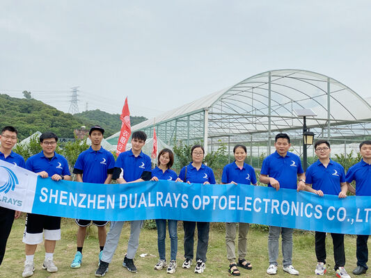 مصباح LED مقاوم للرطوبة D4 مع ما يصل إلى 160 LPW DIP Power/3CCT/تغيير 3 مراحل 1SKU=12SKU صديق لحل مثالي للعديد من التطبيقات مثل مواقف السيارات والمصانع.